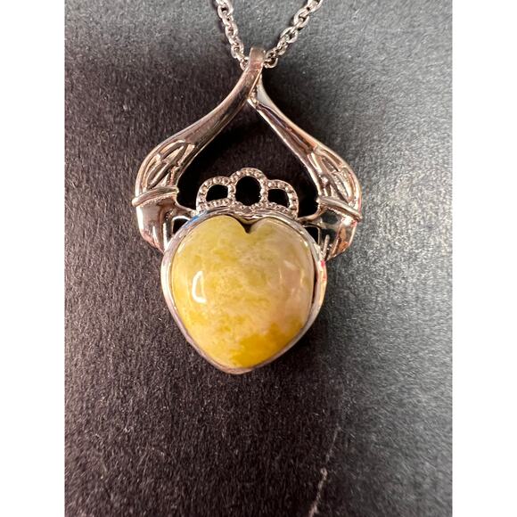 NEW Connemara marble claddagh pendant in sterling silver - Picture 8 of 11
